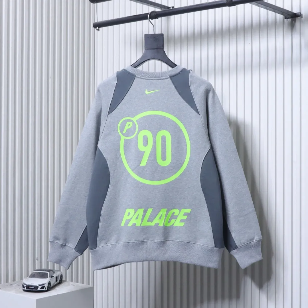 Nike Rückansicht Hellgrau