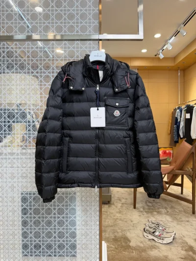 Moncler Vorderansicht schwarz