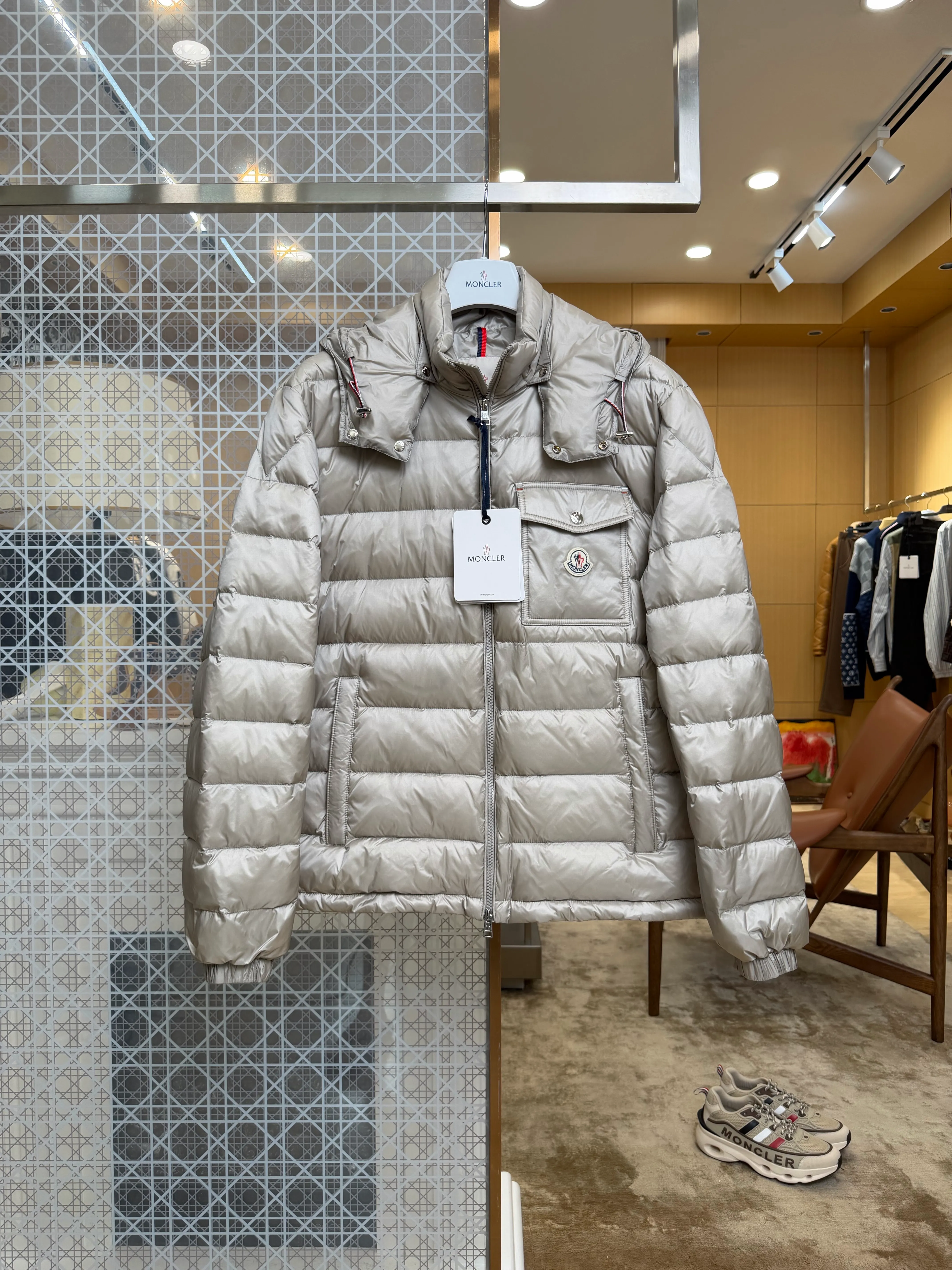 Moncler Vorderansicht Weiß