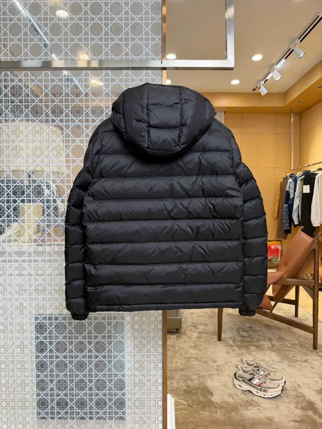 Moncler Rückansicht Schwarz