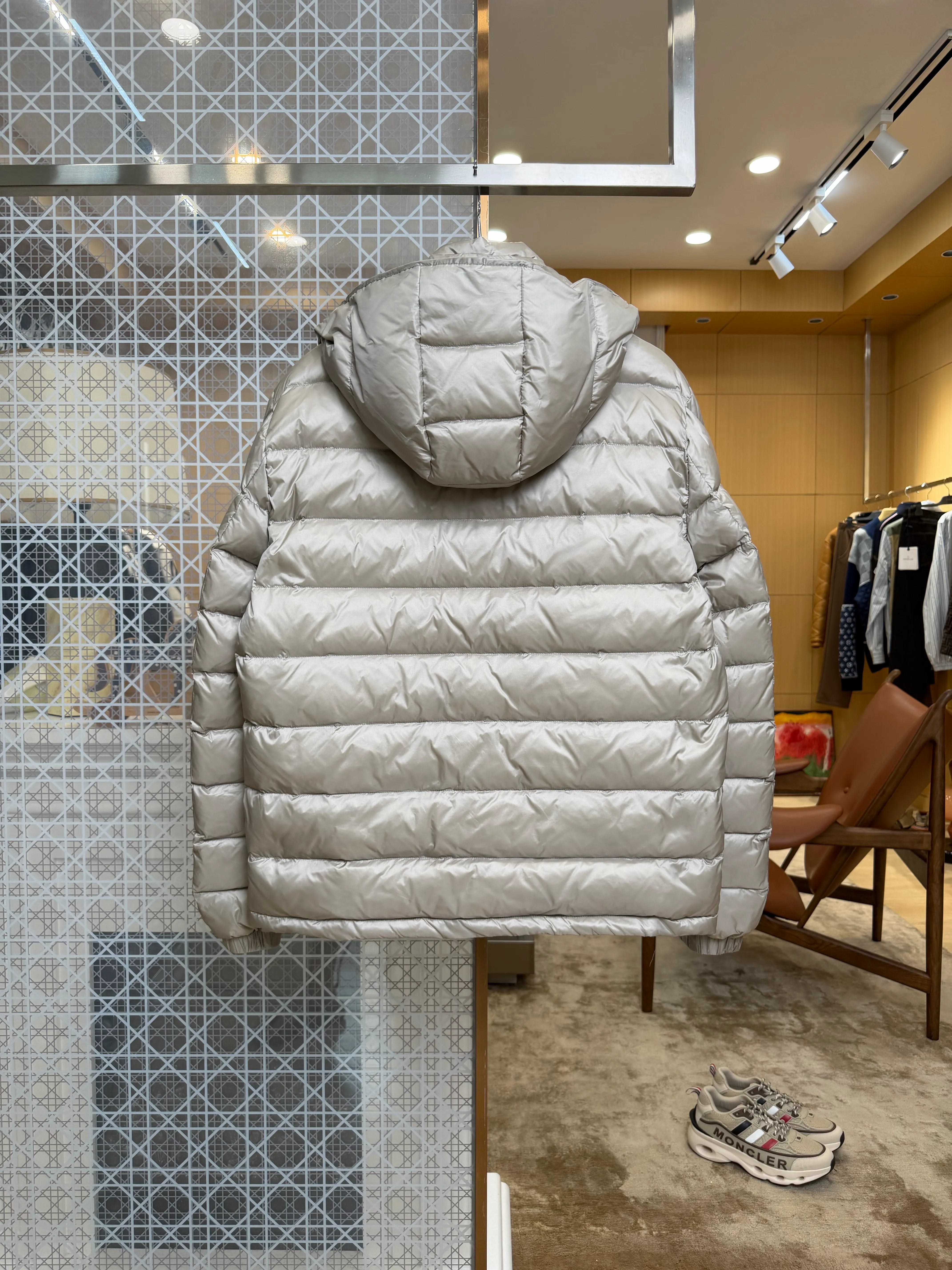 Moncler Rückansicht Weiß