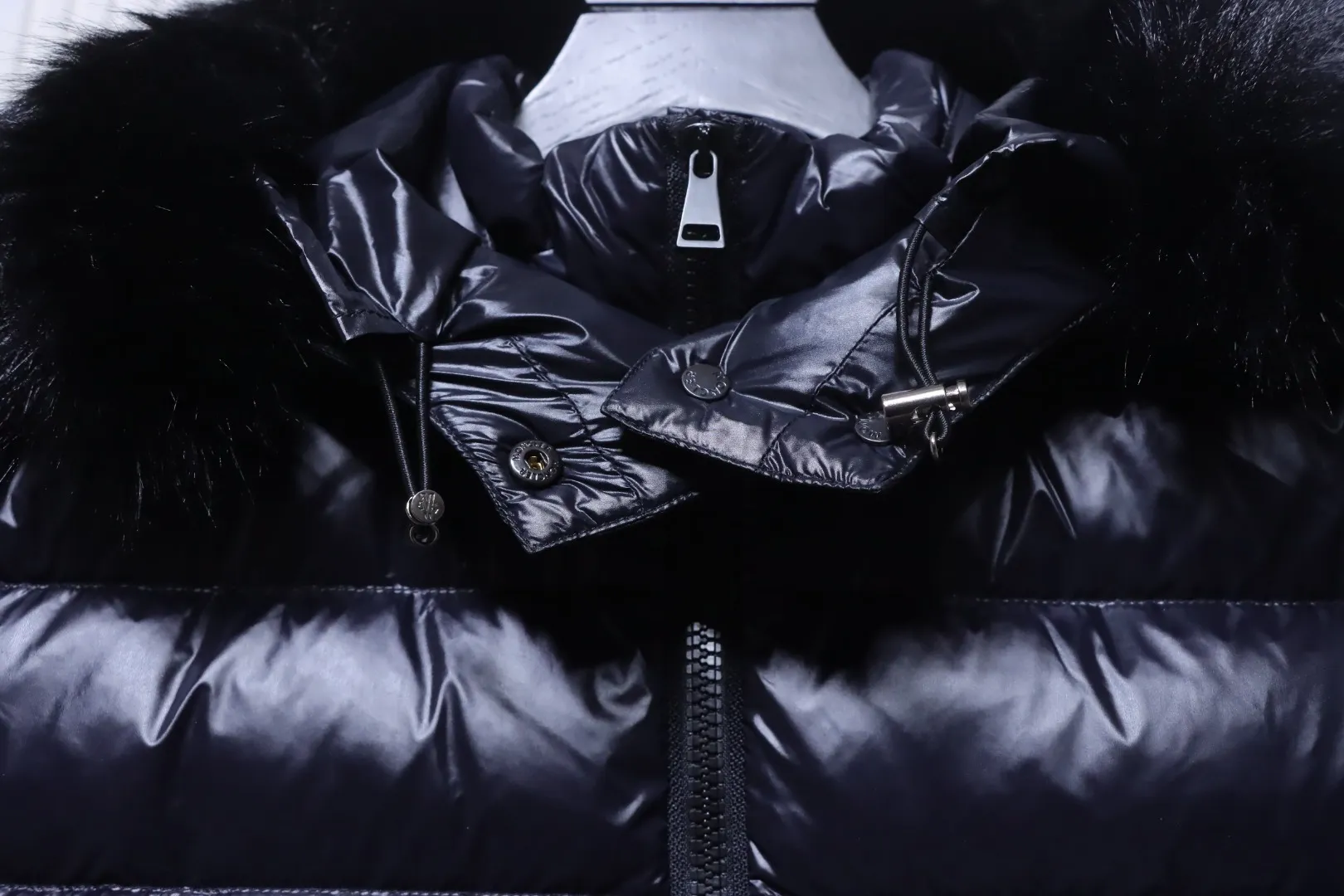 Moncler Druckknöpfe und Kordelzugdetails