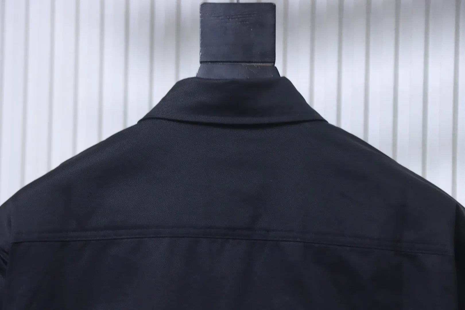 Gucci – Kragen hinten