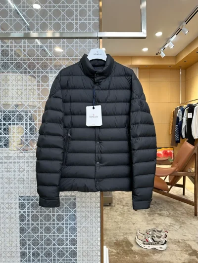 Moncler Vorderansicht Schwarz