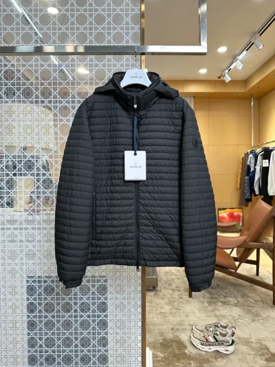 Moncler Vorderansicht Schwarz