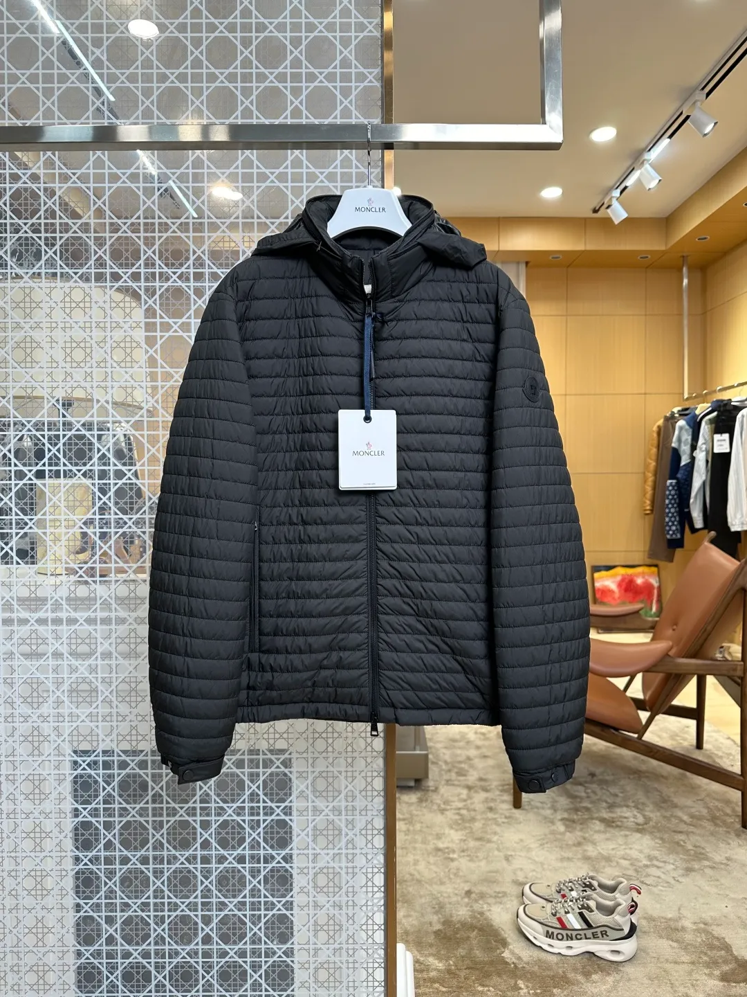 Moncler Vorderansicht Schwarz