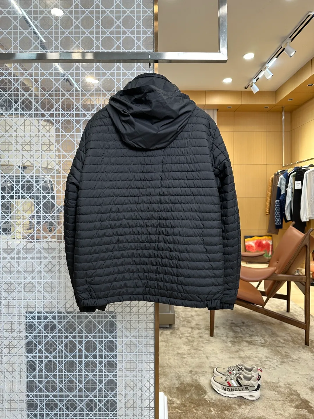 Moncler Rückansicht Schwarz