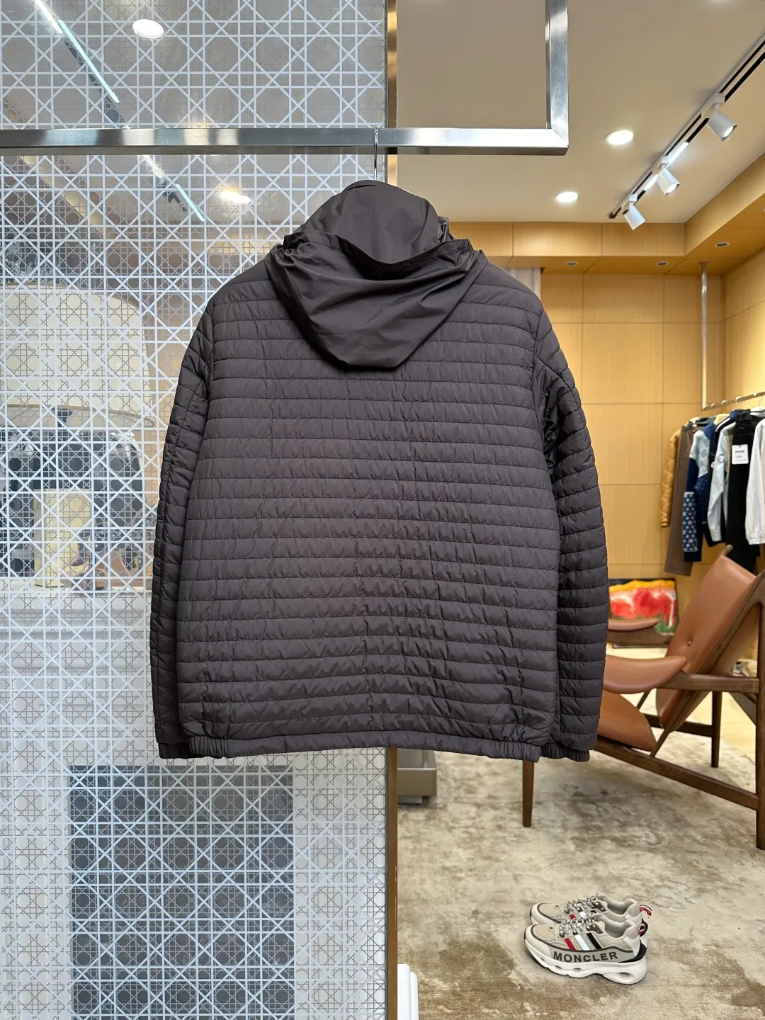 Moncler Rückansicht Dunkelbraun