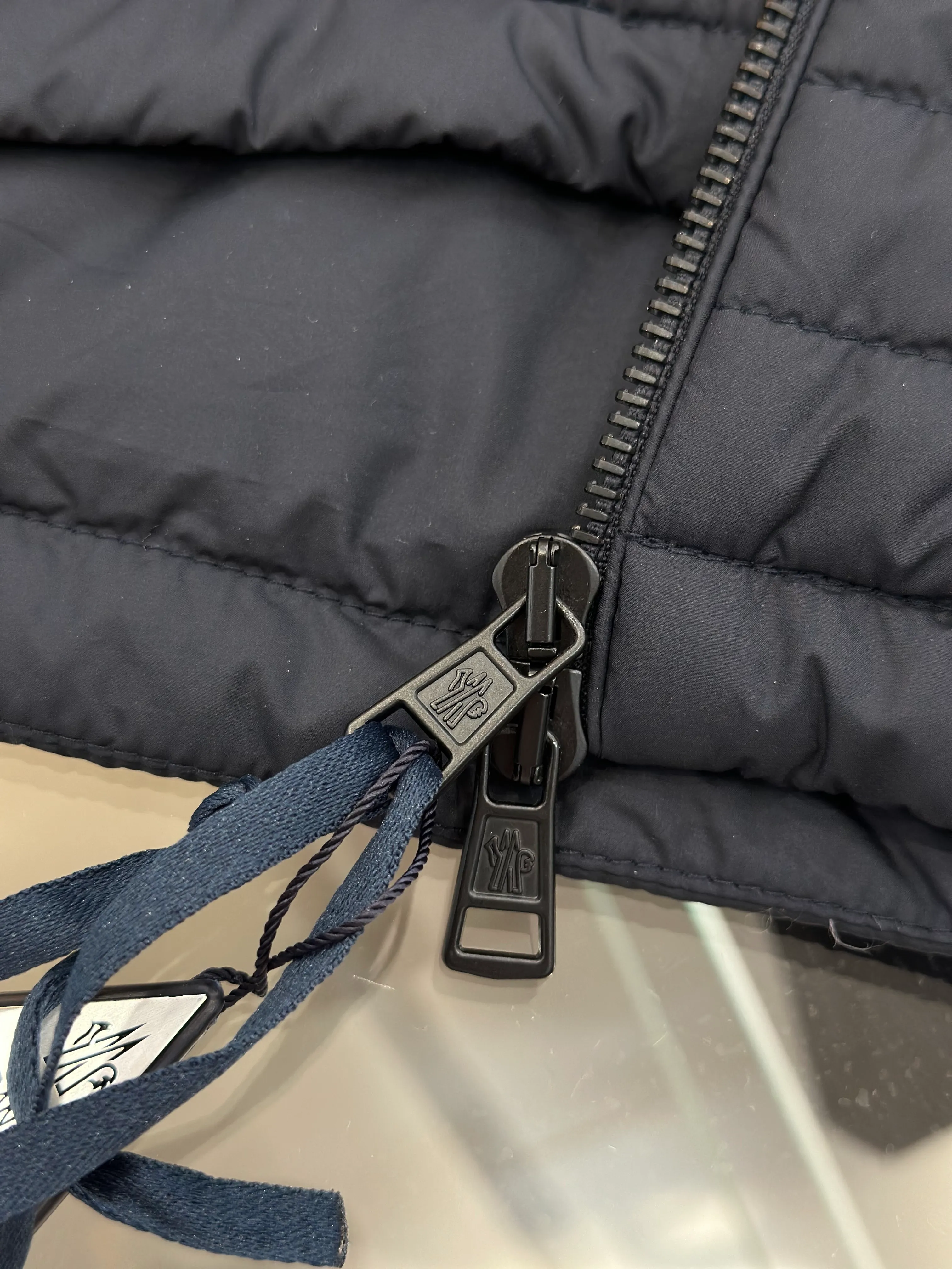 Moncler Reißverschlussdetails