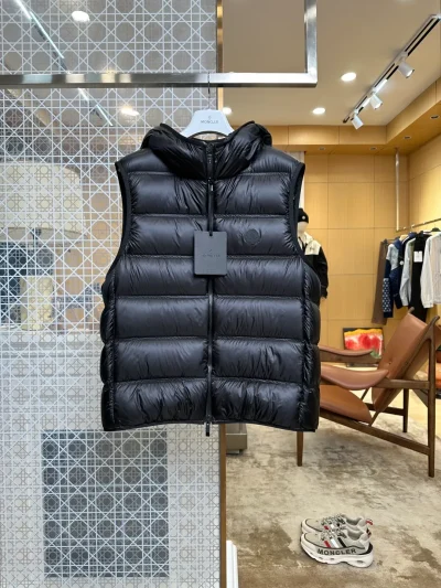 Moncler – Vorderansicht Schwarz