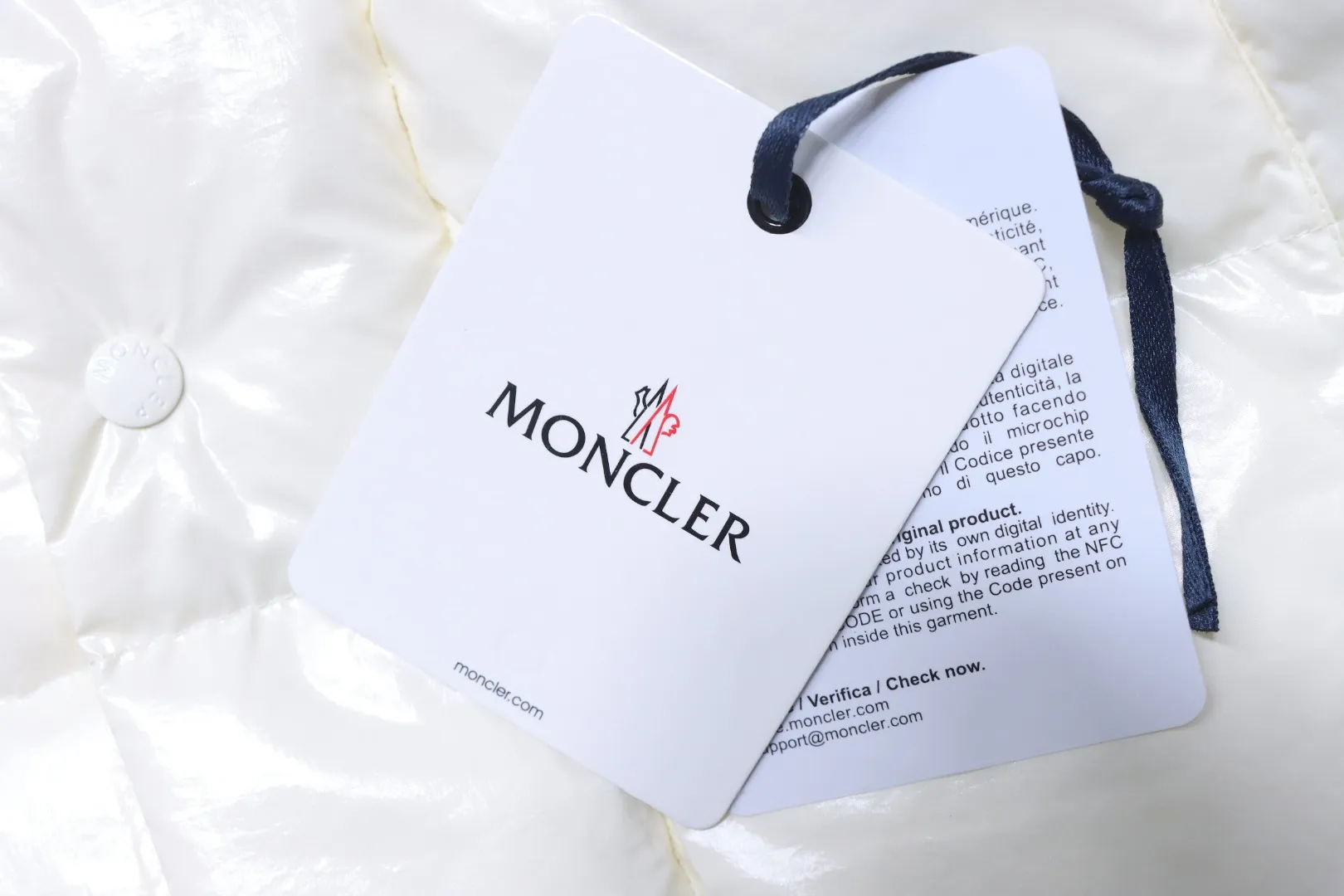 Moncler Hangtag