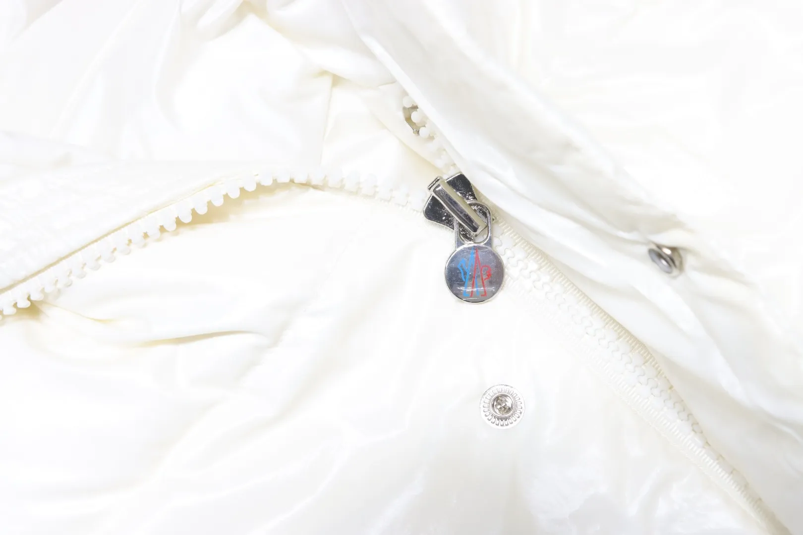 Moncler Reißverschlussdetails