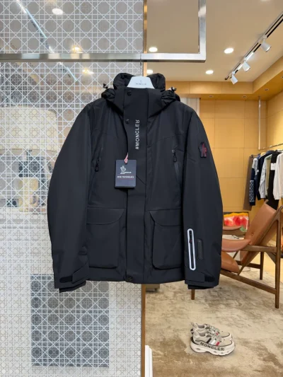 Moncler Vorderansicht Schwarz