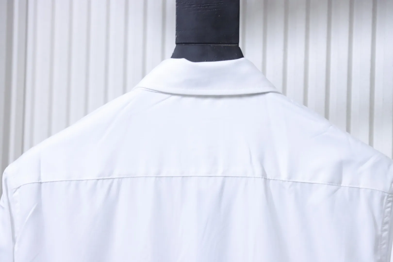 Dior-Kragen hinten