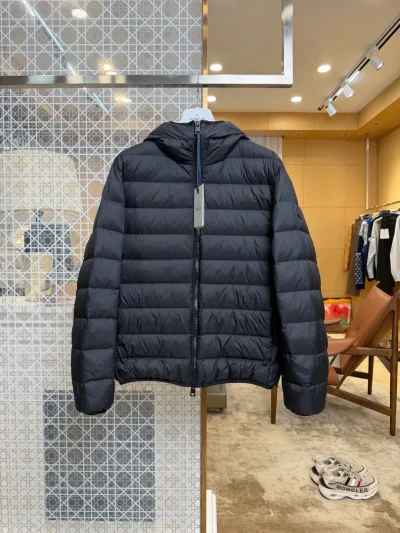 Moncler Vorderansicht Schwarz