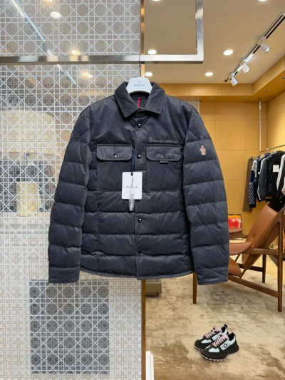 Moncler Vorderansicht Dunkelgrau