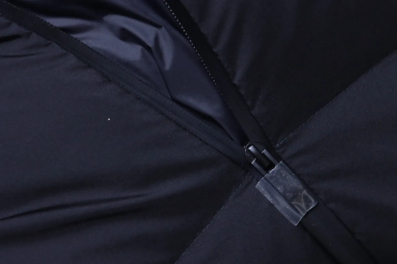 Moncler-Reißverschlussdetails
