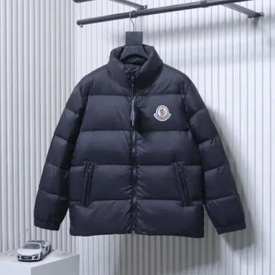 Moncler Vorderansicht Schwarz