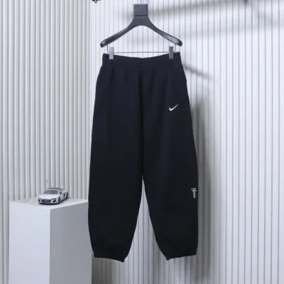 Nike – Vorderansicht Schwarz