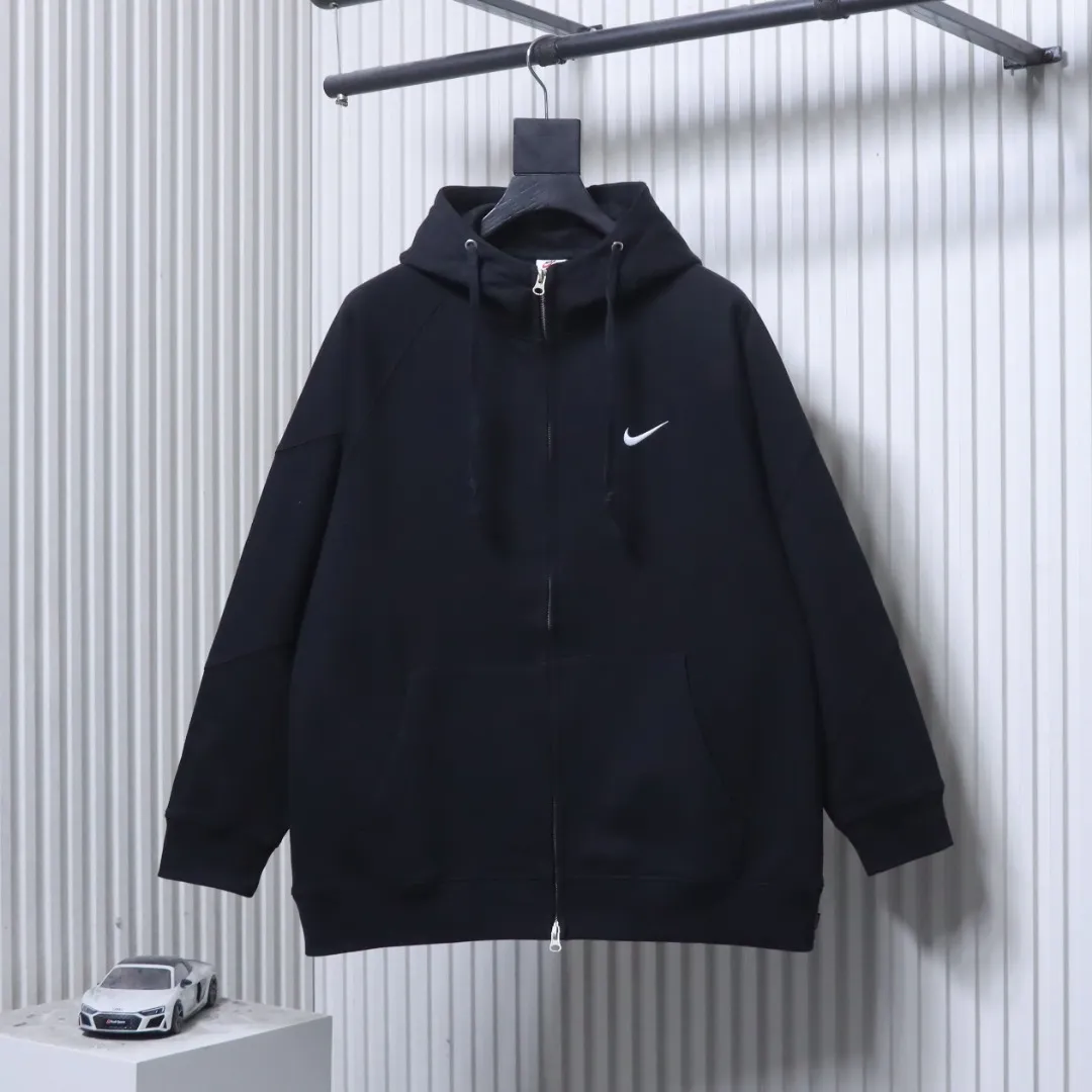 Nike – Vorderansicht Schwarz