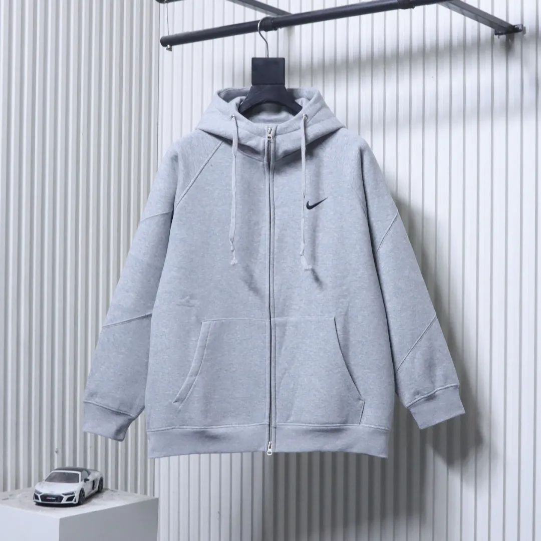 Nike – Vorderansicht Grau