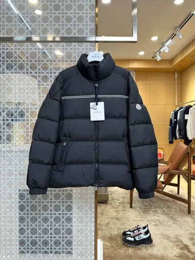 Moncler Vorderansicht Schwarz