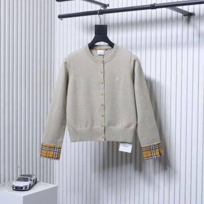 Burberry Khaki, Vorderansicht