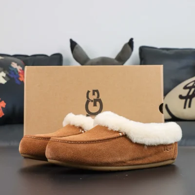 UGG Ansley Pantolette mit Shearling-Futter – Bequeme braune Slip-On-Pantoletten