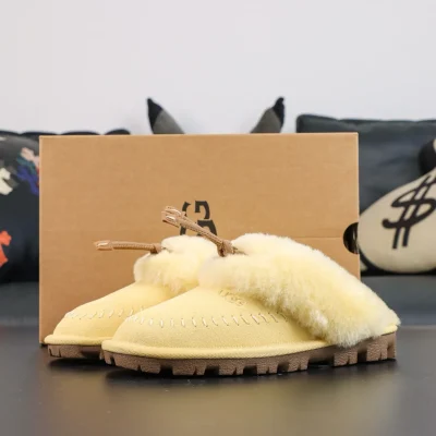 UGG Coquette Stitch Gelbe Hausschuhe mit Fellfutter