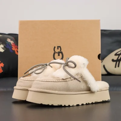 UGG Disquette Heritage Hausschuh in einem neutralen & braunen Farbton