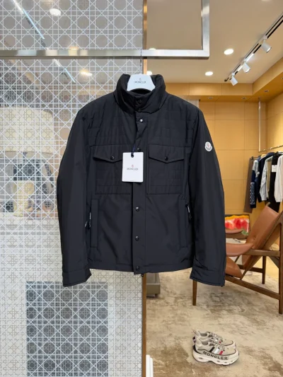 Moncler Vorderansicht Schwarz